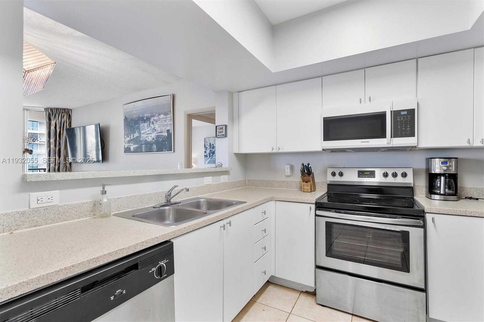 Small Image of 17375 COLLINS AVE #1507, Sunny Isles Beach Number 4