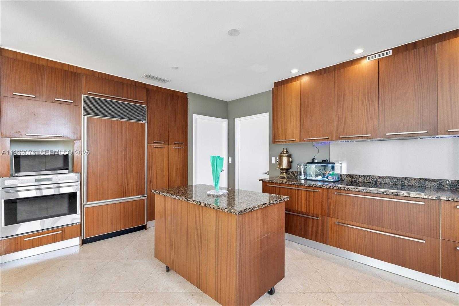 Small Image of 15901 COLLINS AVE #904, Sunny Isles Beach Number 15