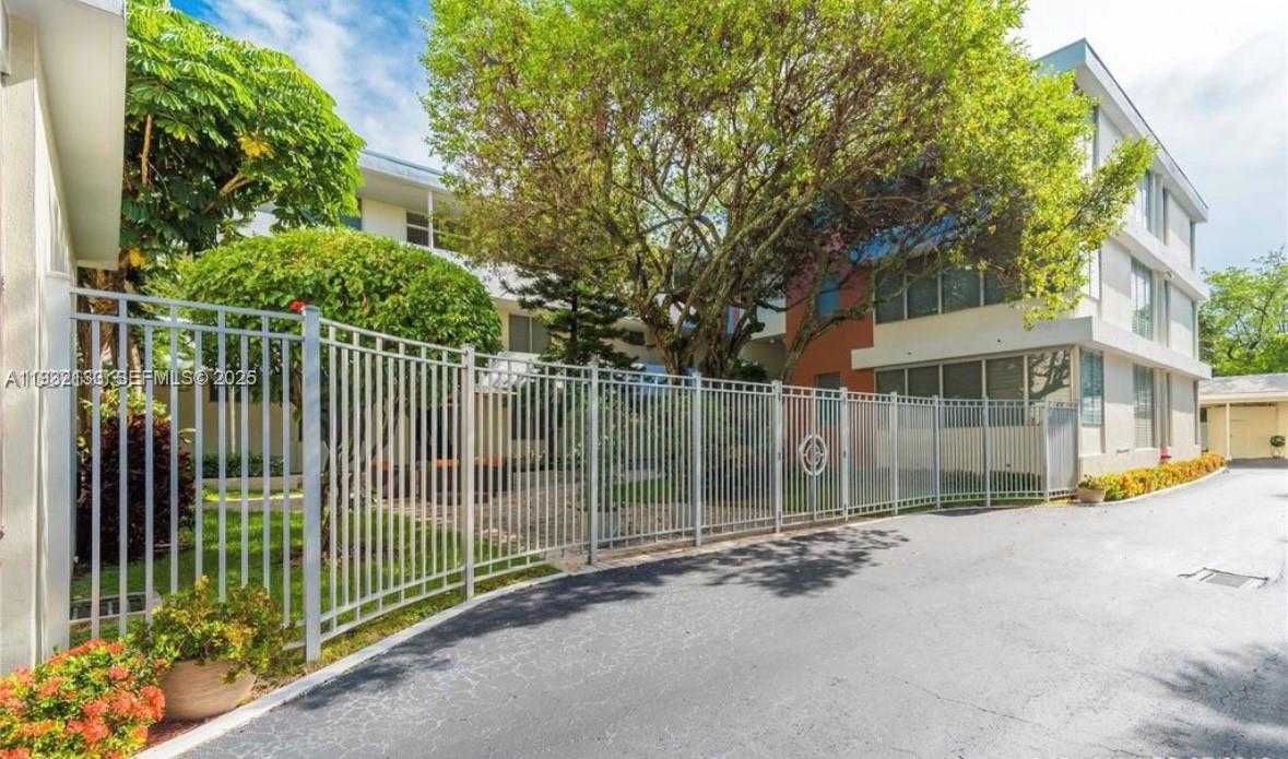 Small Image of 10210 COLLINS AVE #306, Bal Harbour Number 2