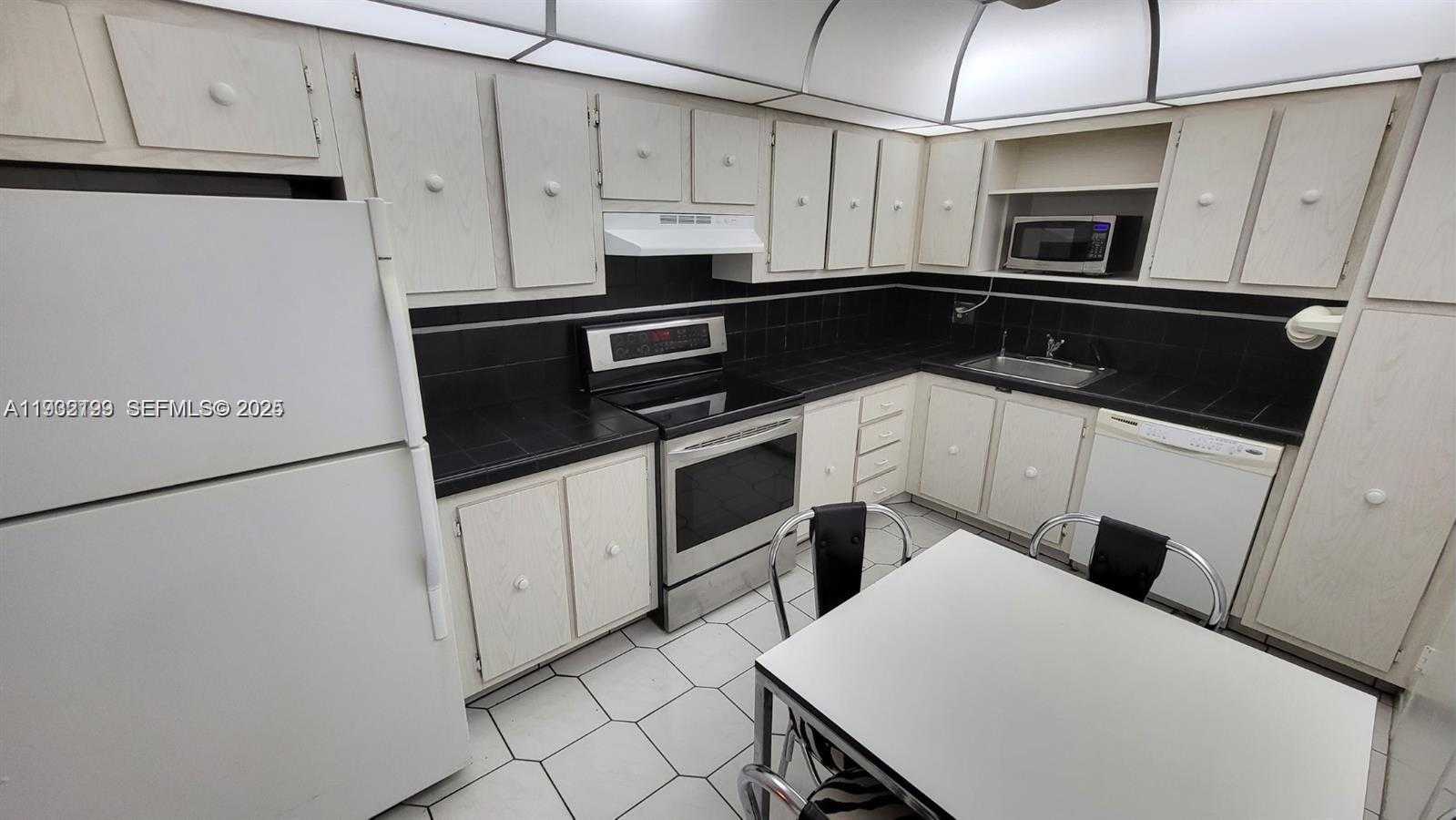 Small Image of 3800 SOUTH OCEAN DR #1117, Hollywood Number 3