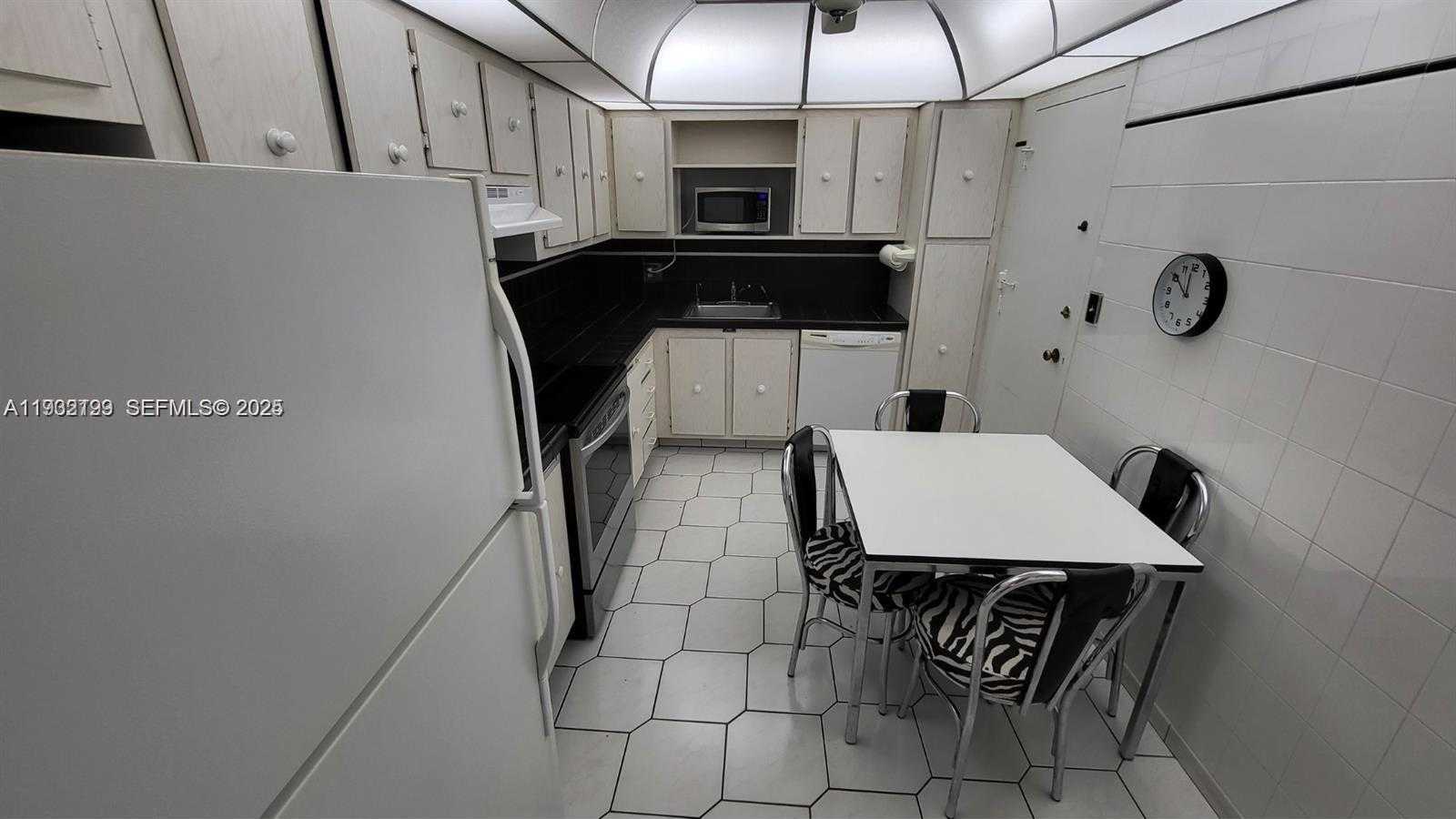 Small Image of 3800 SOUTH OCEAN DR #1117, Hollywood Number 4