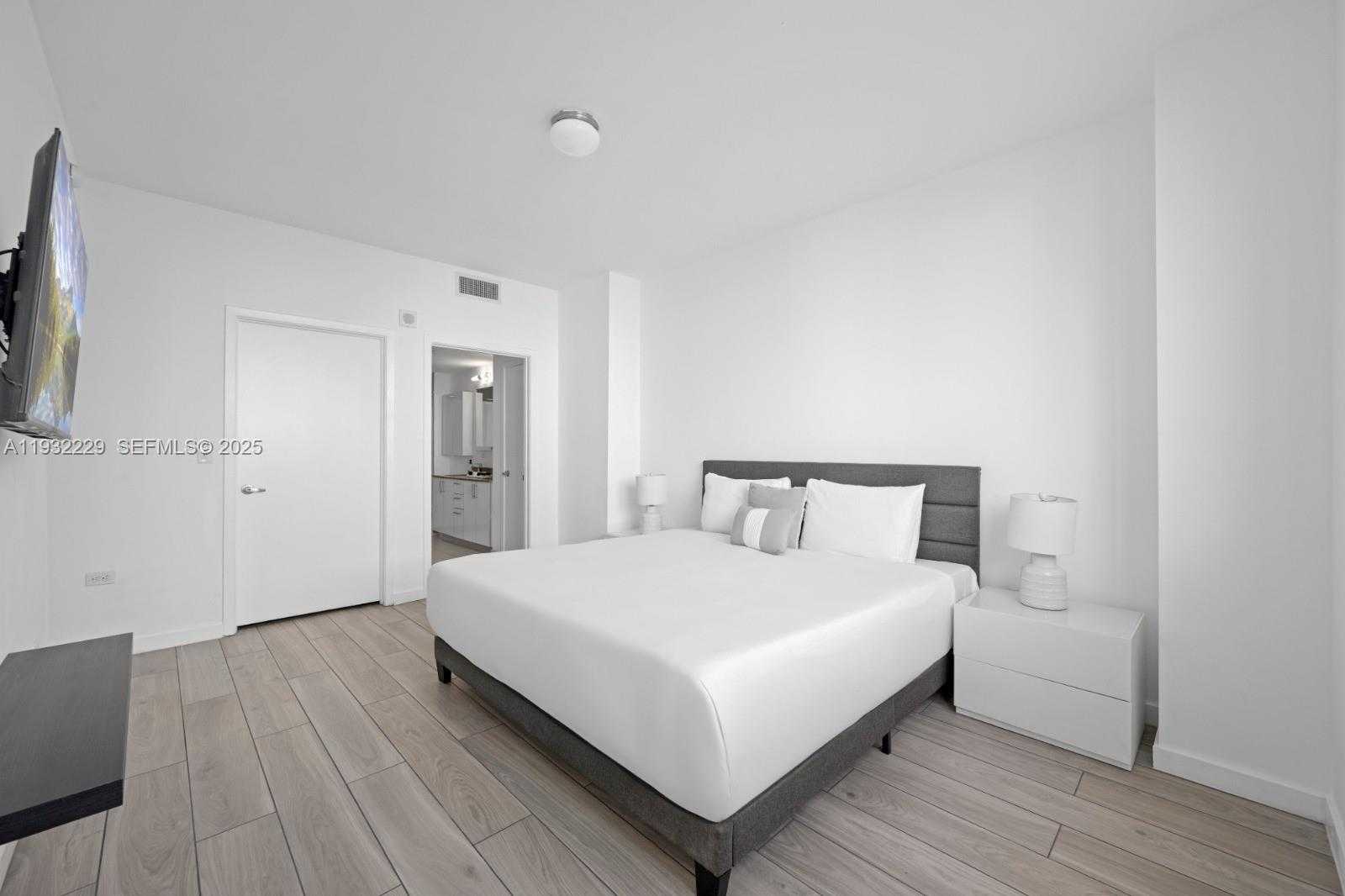 Small Image of 999 SOUTH WEST 1ST AVE #1514, Miami Number 14