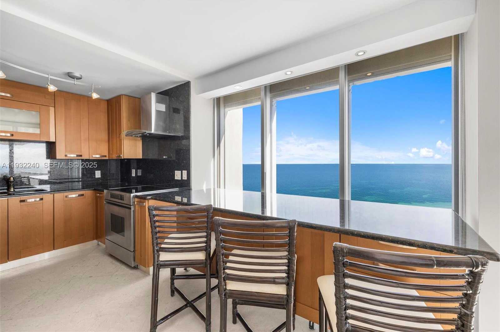 Small Image of 881 OCEAN DR #20A, Key Biscayne Number 10