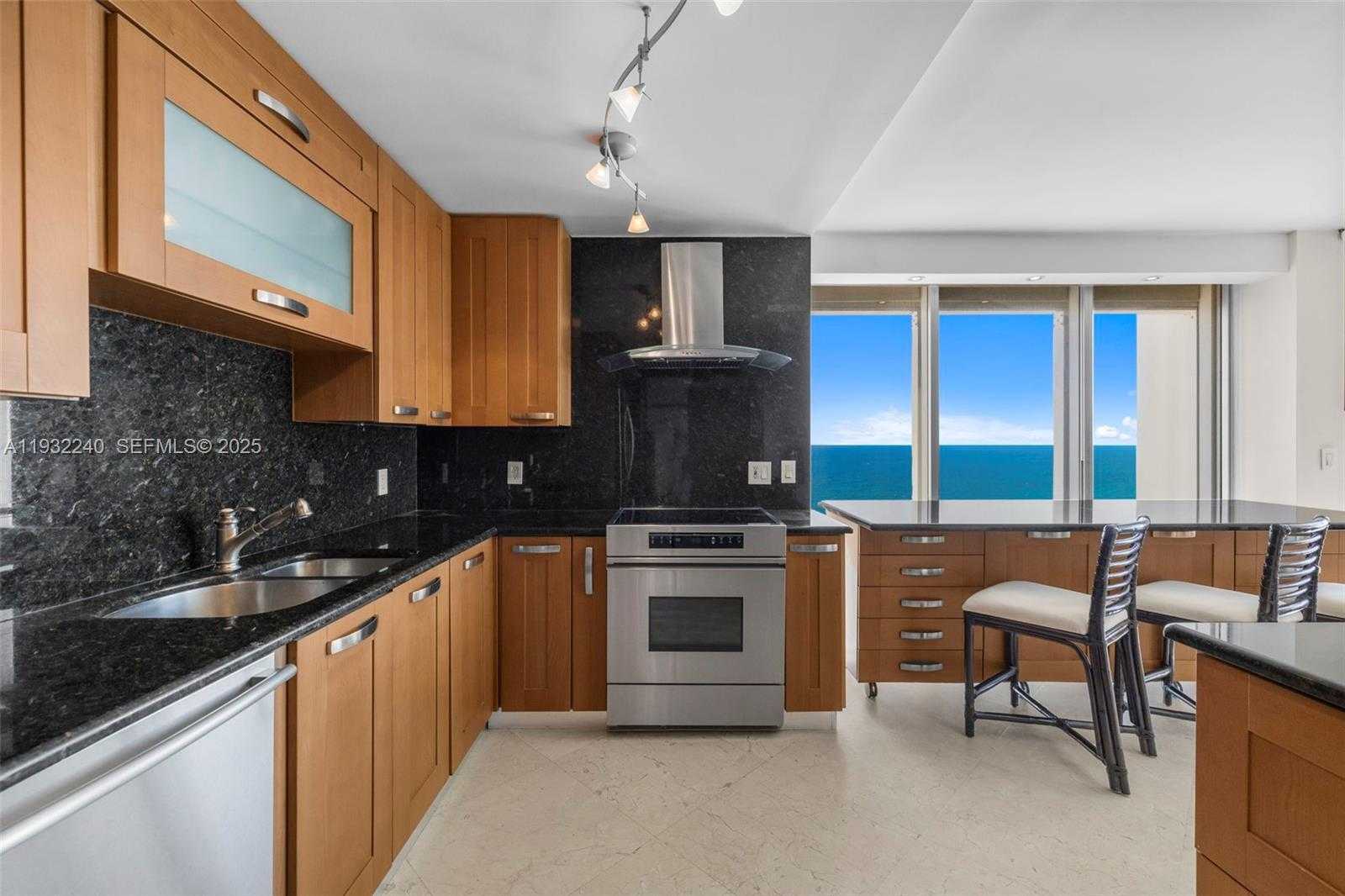 Small Image of 881 OCEAN DR #20A, Key Biscayne Number 11