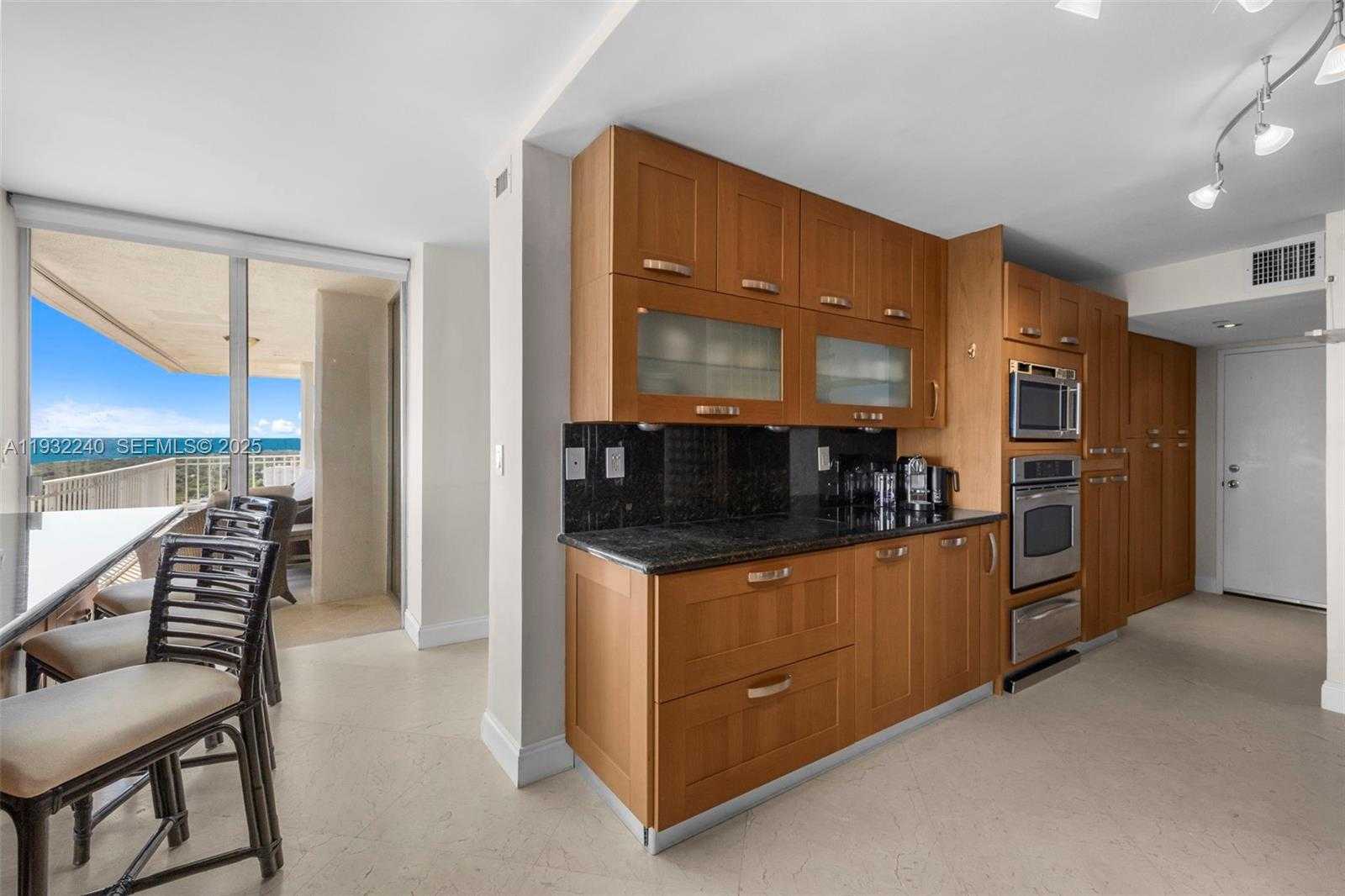 Small Image of 881 OCEAN DR #20A, Key Biscayne Number 12