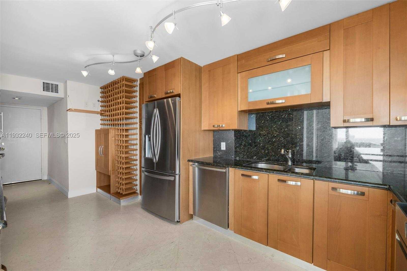 Small Image of 881 OCEAN DR #20A, Key Biscayne Number 14