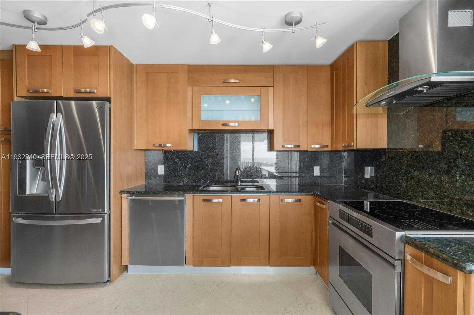 Small Image of 881 OCEAN DR #20A, Key Biscayne Number 9