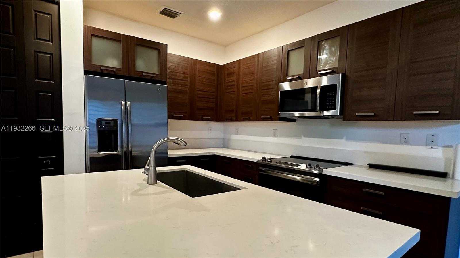 Small Image of 9155 NORTH WEST 161ST ST, Miami Lakes Number 11