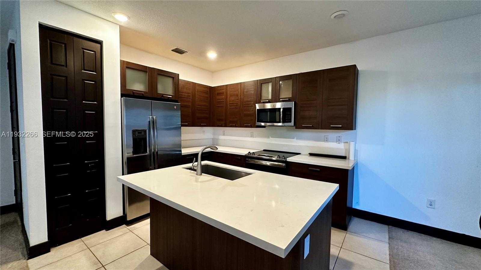 Small Image of 9155 NORTH WEST 161ST ST, Miami Lakes Number 7