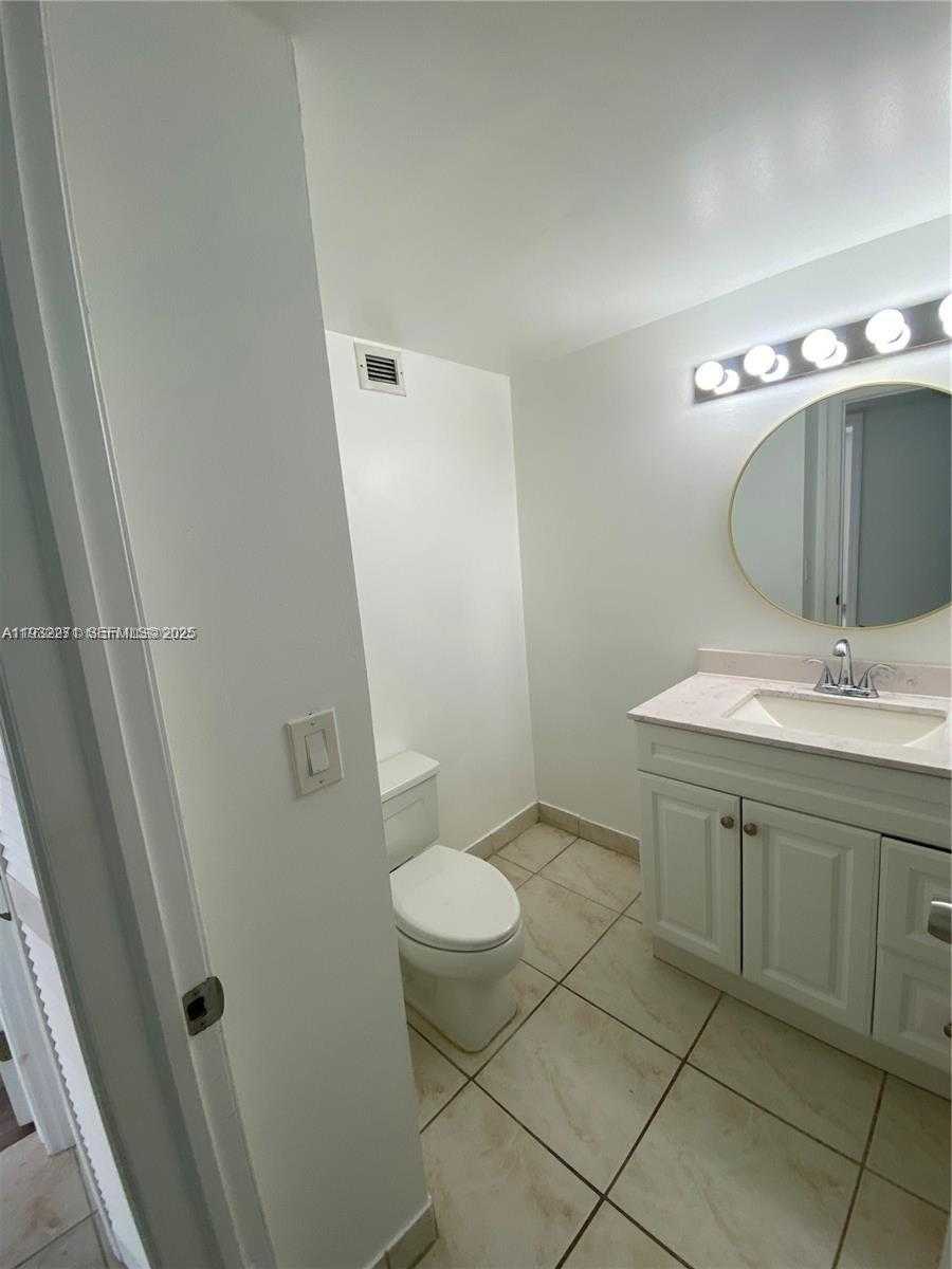 Small Image of 2500 PARKVIEW DR #1920, Hallandale Beach Number 6