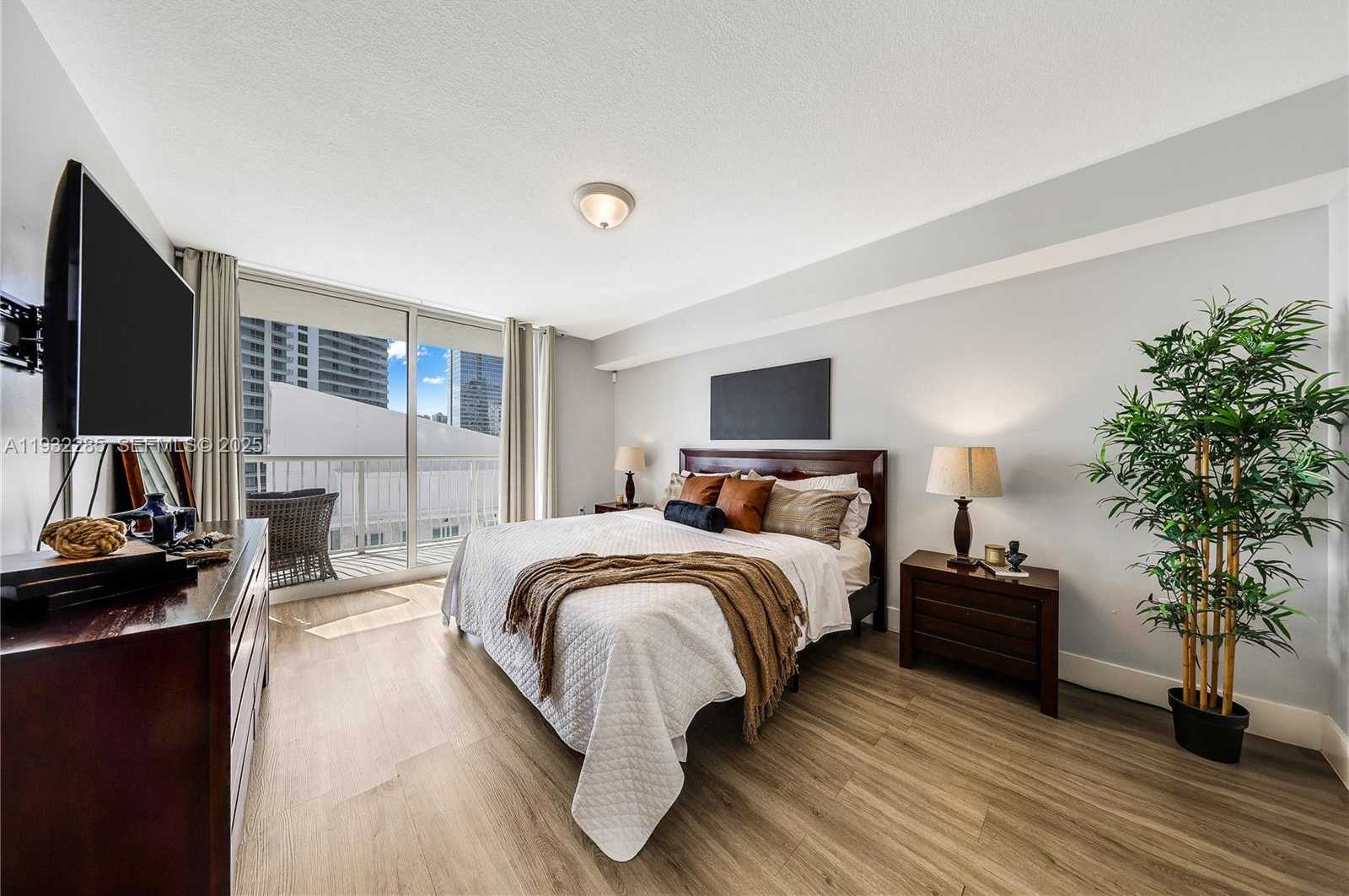 Small Image of 1200 BRICKELL BAY DR #2903, Miami Number 15