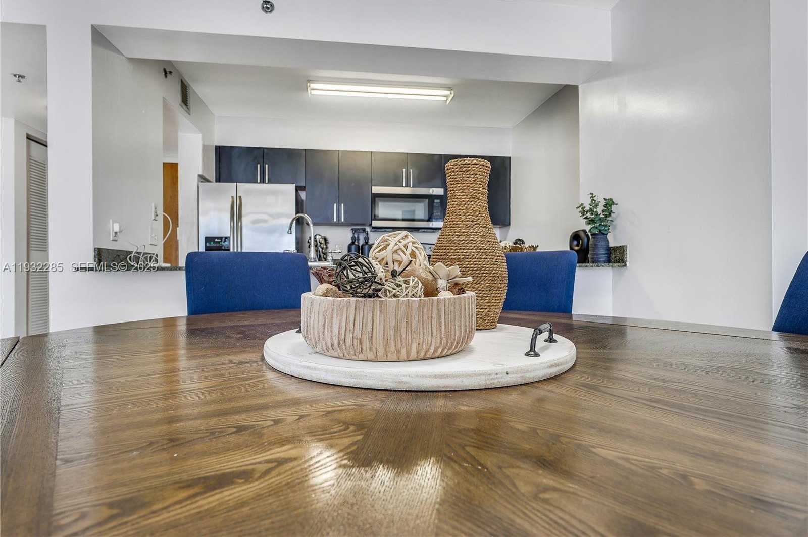 Small Image of 1200 BRICKELL BAY DR #2903, Miami Number 5