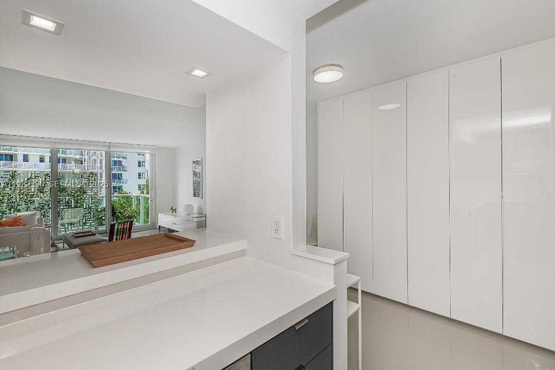 Small Image of 1000 WEST AVE #327, Miami Beach Number 19