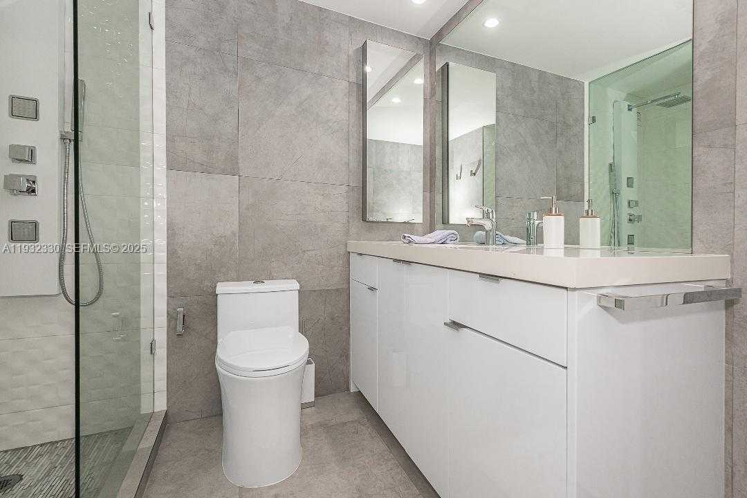 Small Image of 1000 WEST AVE #327, Miami Beach Number 25