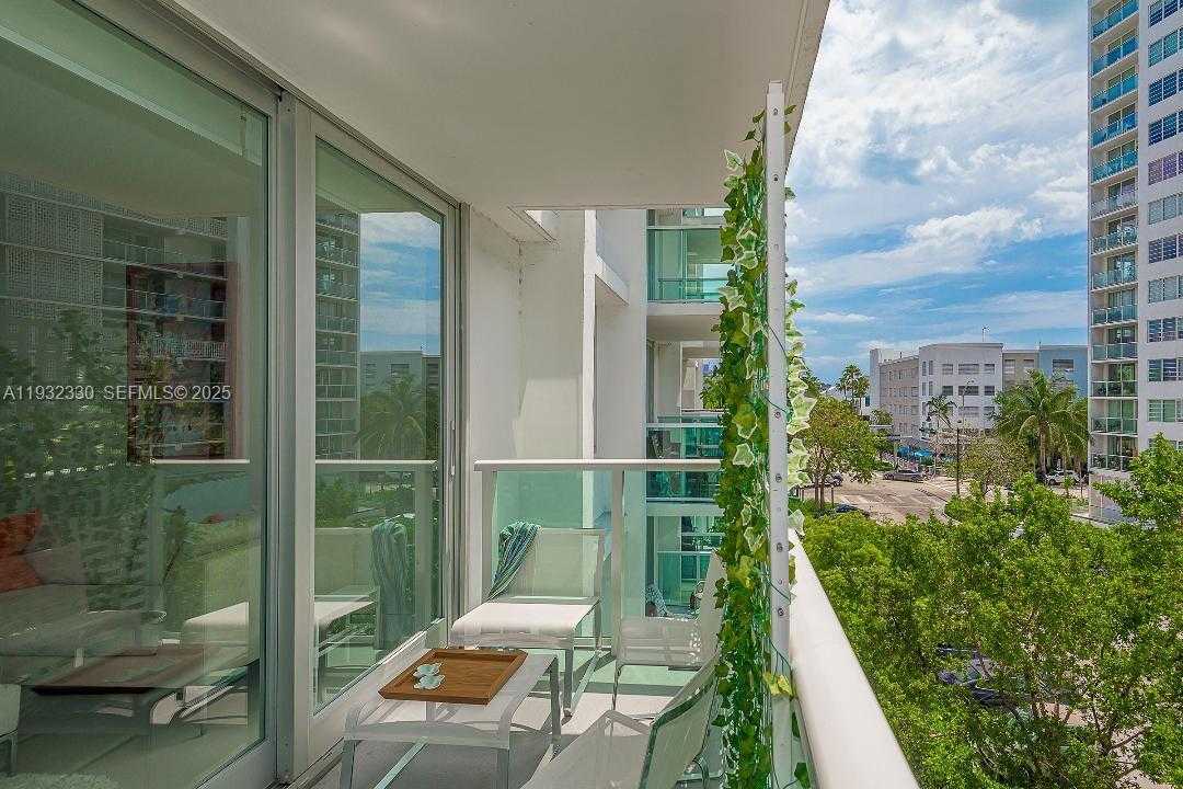 Small Image of 1000 WEST AVE #327, Miami Beach Number 3