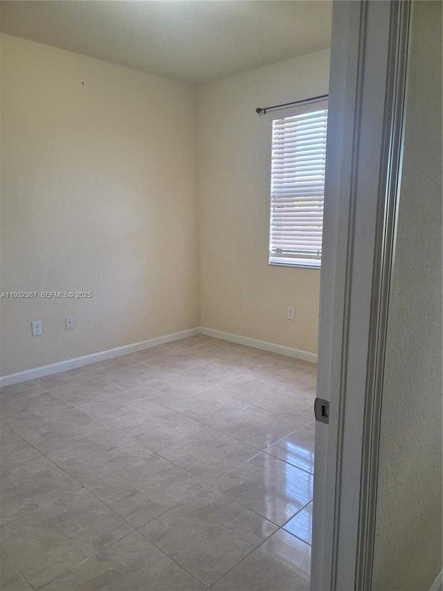 Small Image of 11858 SOUTH WEST 153RD CT, Miami Number 13