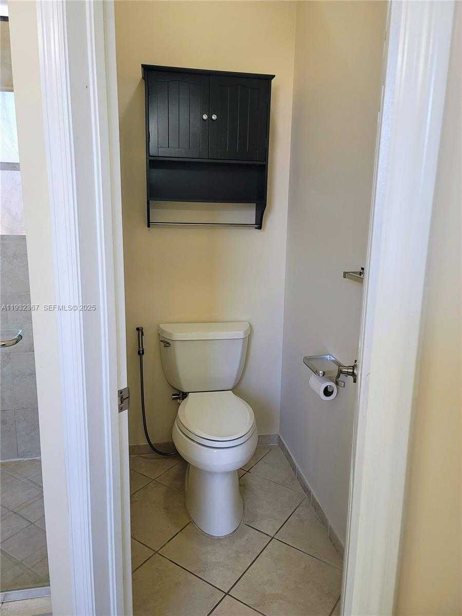 Small Image of 11858 SOUTH WEST 153RD CT, Miami Number 20