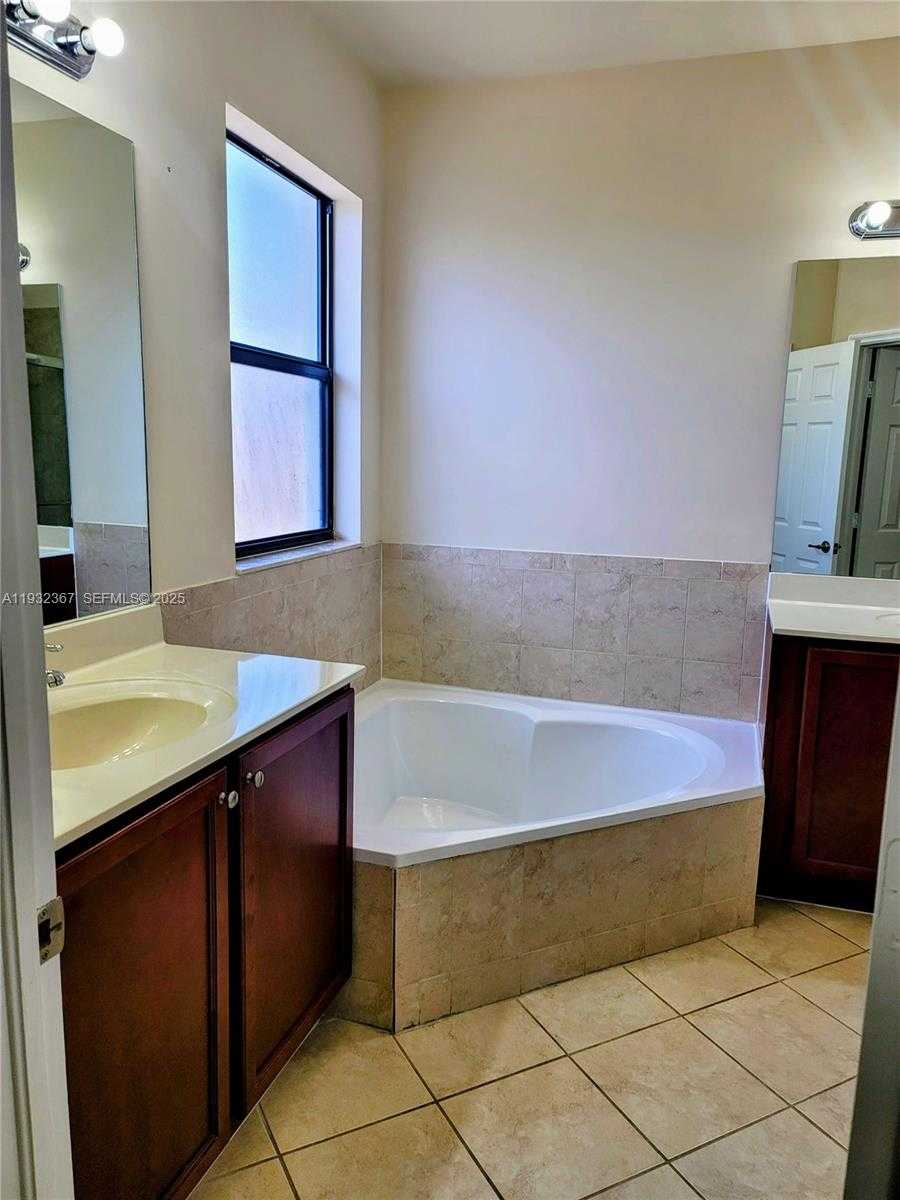 Small Image of 11858 SOUTH WEST 153RD CT, Miami Number 23