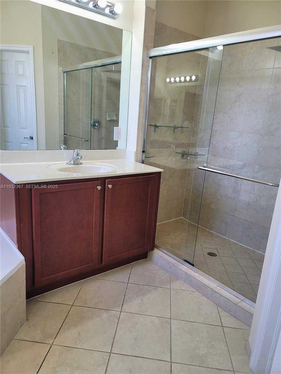 Small Image of 11858 SOUTH WEST 153RD CT, Miami Number 24