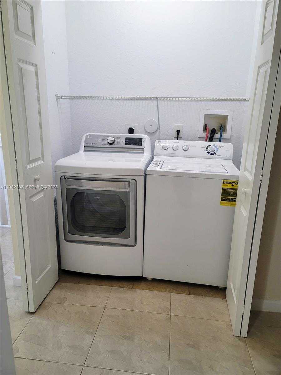 Small Image of 11858 SOUTH WEST 153RD CT, Miami Number 30