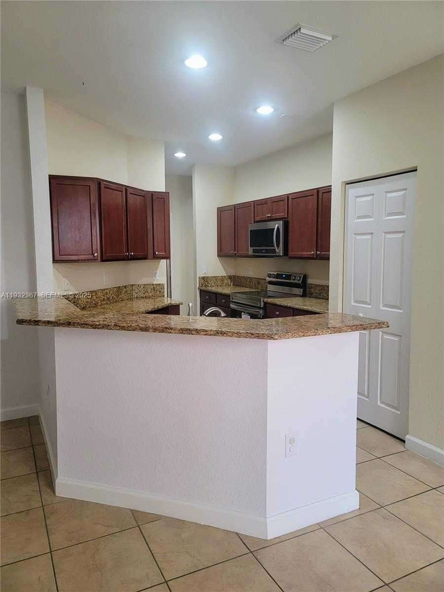 Small Image of 11858 SOUTH WEST 153RD CT, Miami Number 6