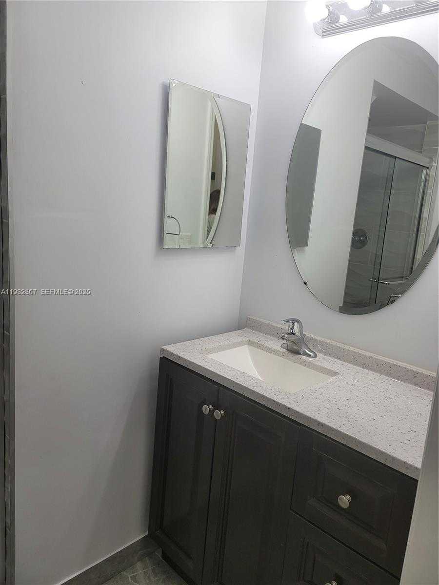 Small Image of 11858 SOUTH WEST 153RD CT, Miami Number 7