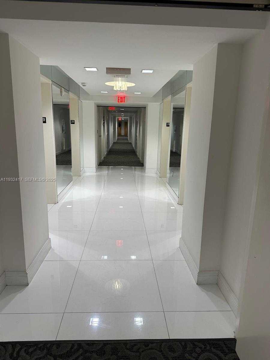 Small Image of 350 SOUTH MIAMI AVE #2913, Miami Number 4