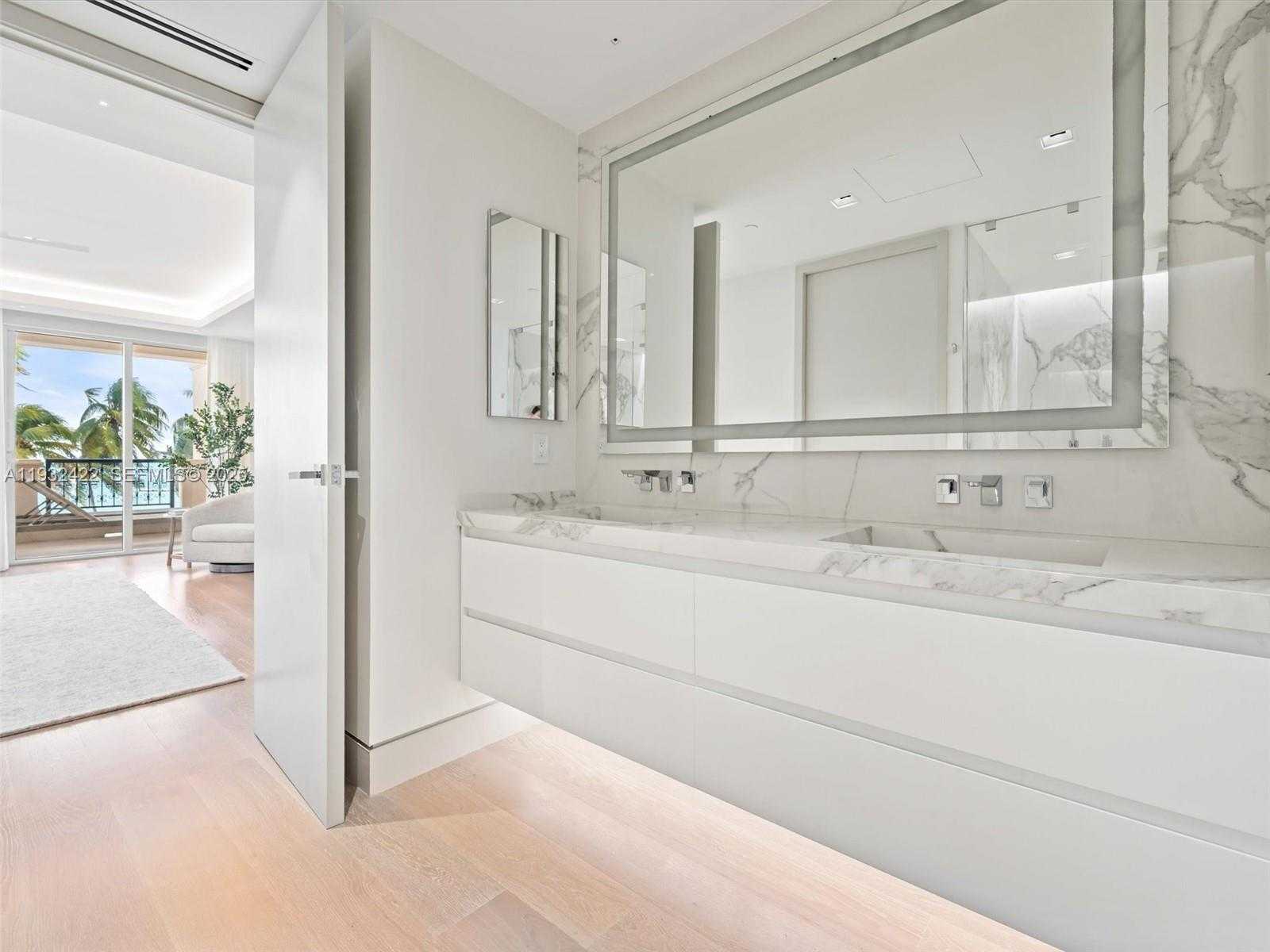 Small Image of 7937 FISHER ISLAND DR #7937, Miami Beach Number 15