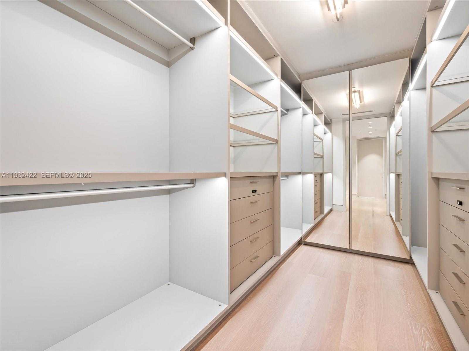 Small Image of 7937 FISHER ISLAND DR #7937, Miami Beach Number 17