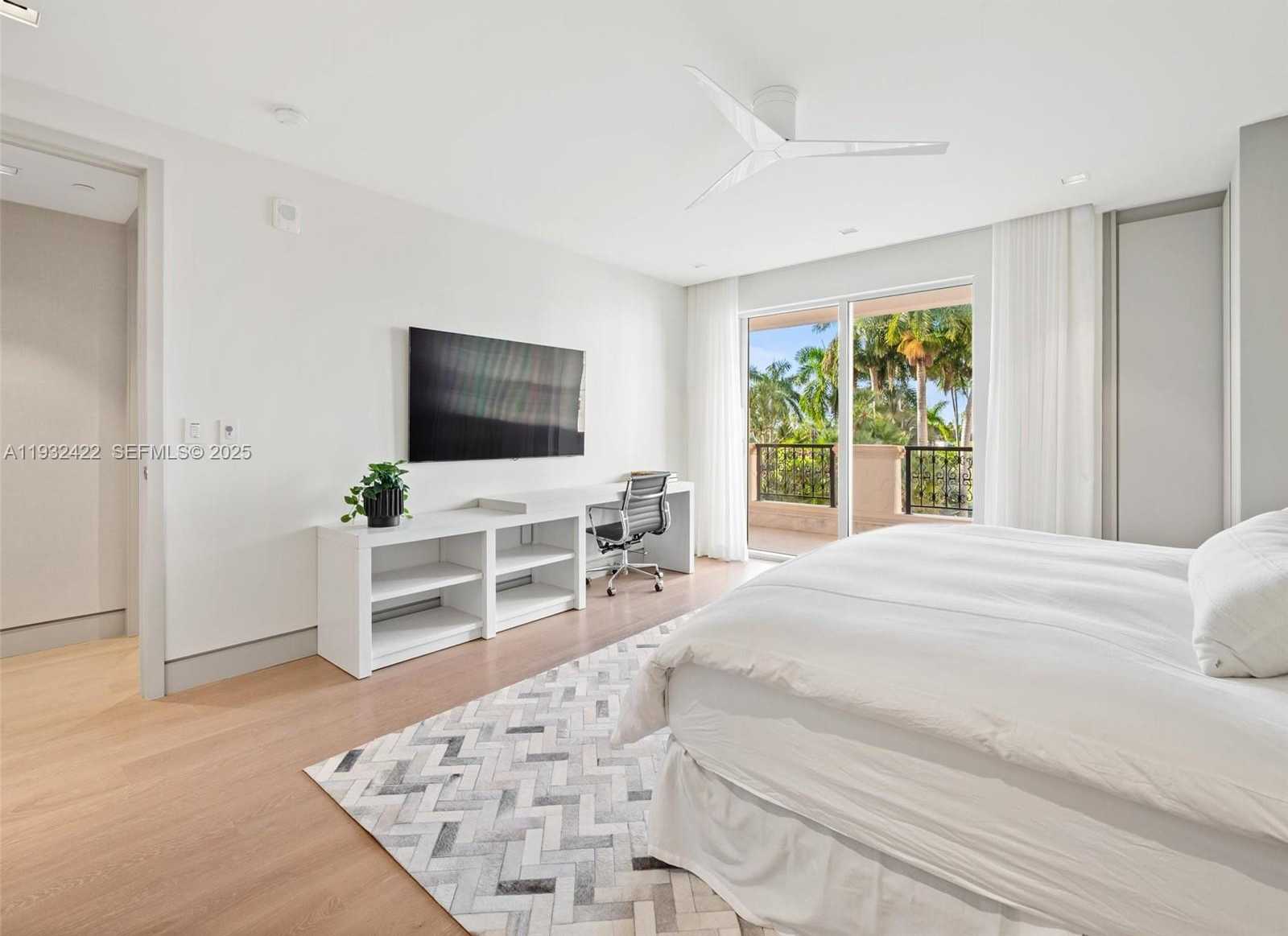 Small Image of 7937 FISHER ISLAND DR #7937, Miami Beach Number 20