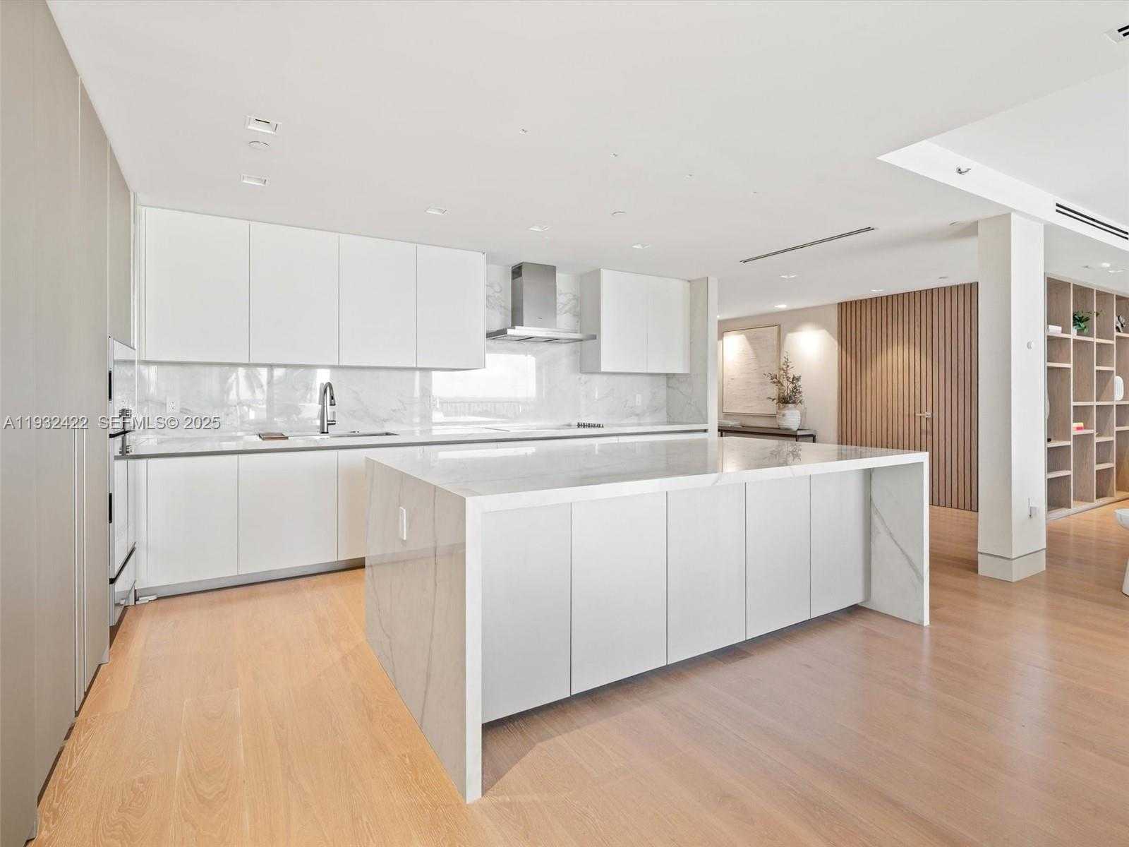 Small Image of 7937 FISHER ISLAND DR #7937, Miami Beach Number 6