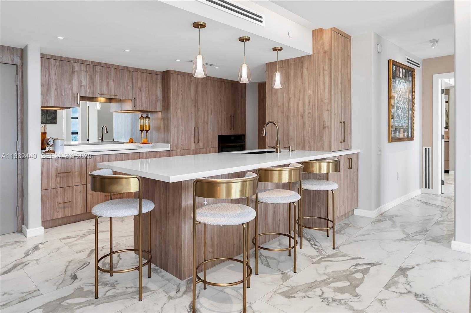 Small Image of 9 ISLAND AVE #2104, Miami Beach Number 4