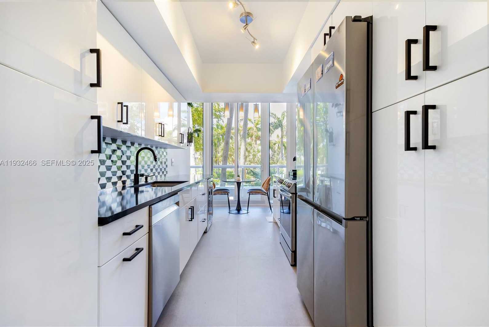 Small Image of 21205 YACHT CLUB DRIVE #304, Aventura Number 12