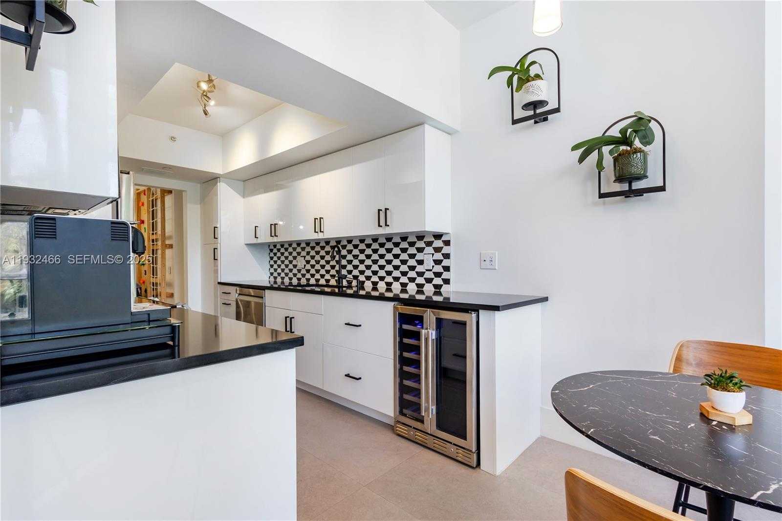 Small Image of 21205 YACHT CLUB DRIVE #304, Aventura Number 13