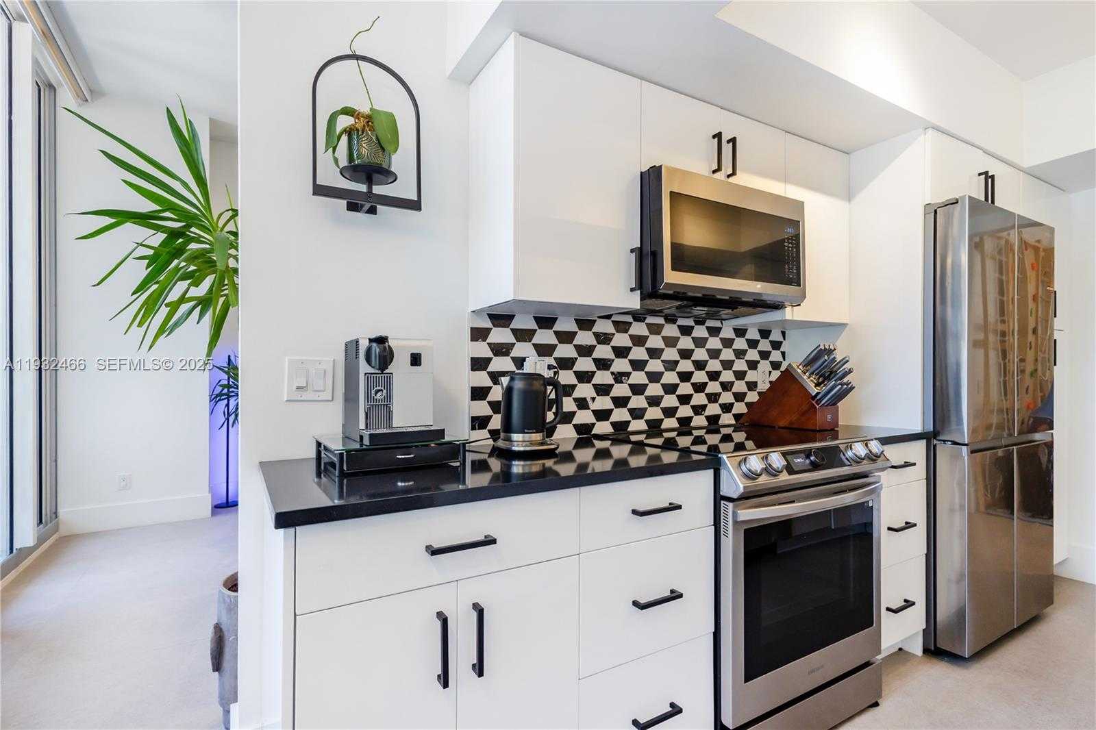 Small Image of 21205 YACHT CLUB DRIVE #304, Aventura Number 14