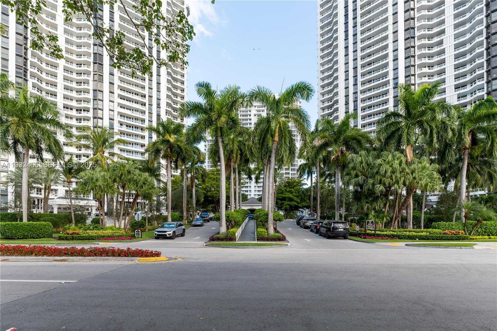 Small Image of 21205 YACHT CLUB DRIVE #304, Aventura Number 2