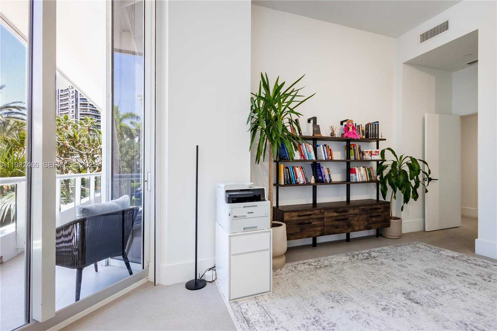 Small Image of 21205 YACHT CLUB DRIVE #304, Aventura Number 23