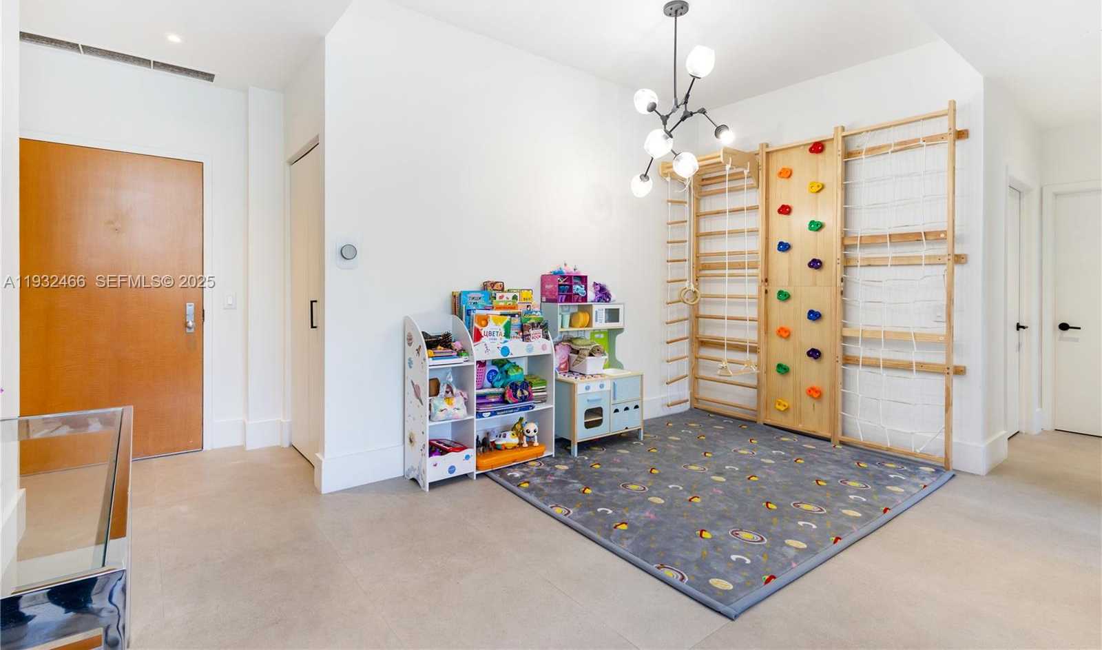 Small Image of 21205 YACHT CLUB DRIVE #304, Aventura Number 27