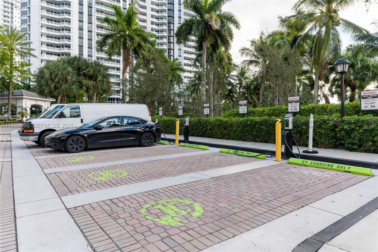 Small Image of 21205 YACHT CLUB DRIVE #304, Aventura Number 40