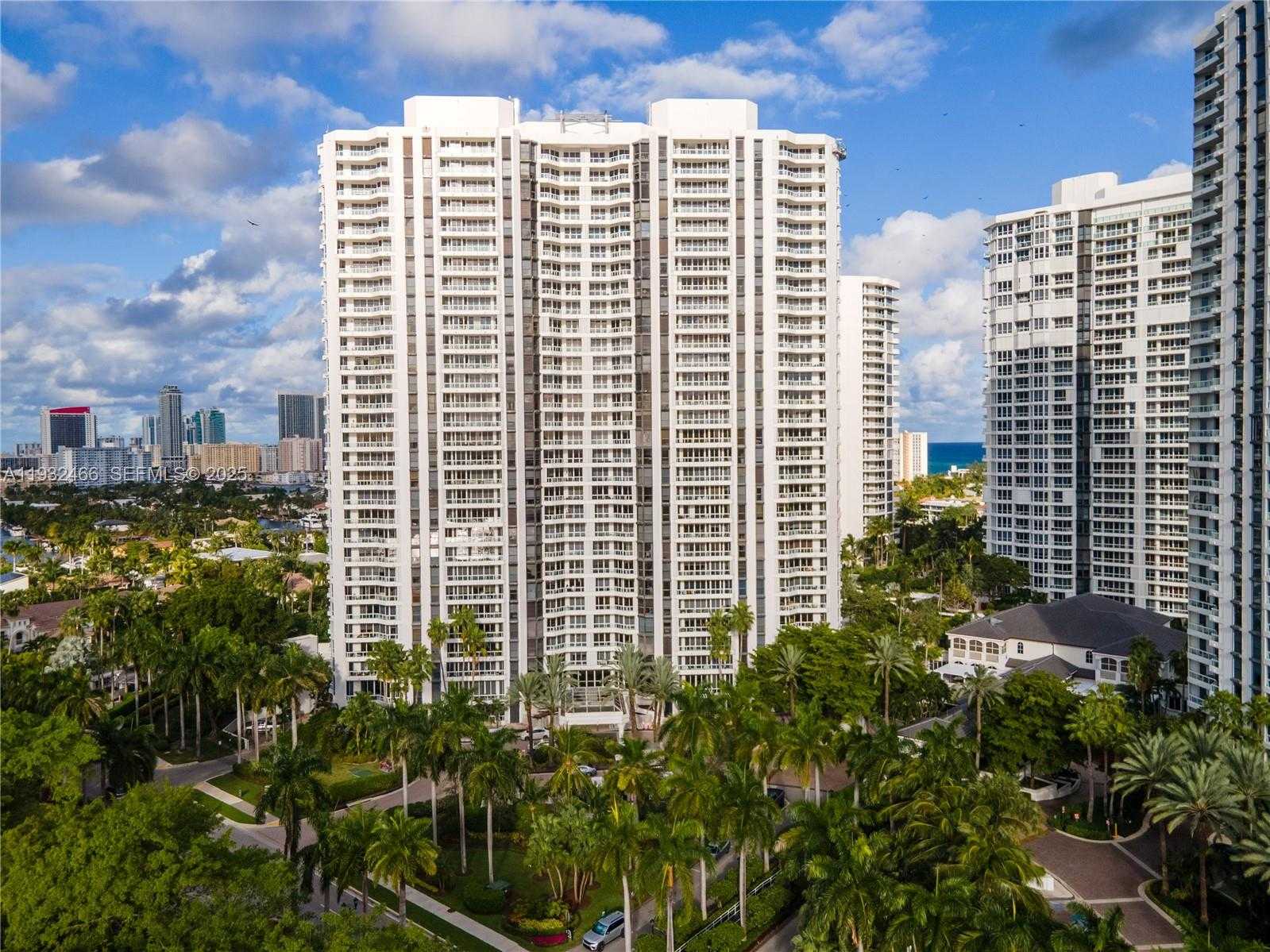 Small Image of 21205 YACHT CLUB DRIVE #304, Aventura Number 41