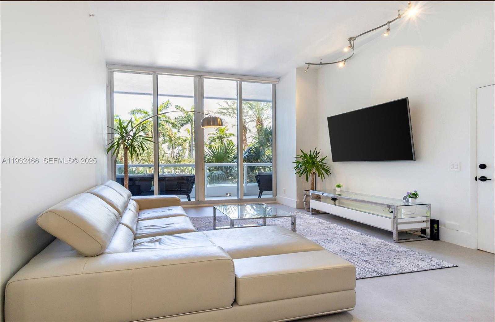 Small Image of 21205 YACHT CLUB DRIVE #304, Aventura Number 6