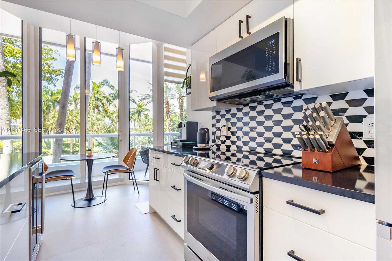 Small Image of 21205 YACHT CLUB DRIVE #304, Aventura Number 9