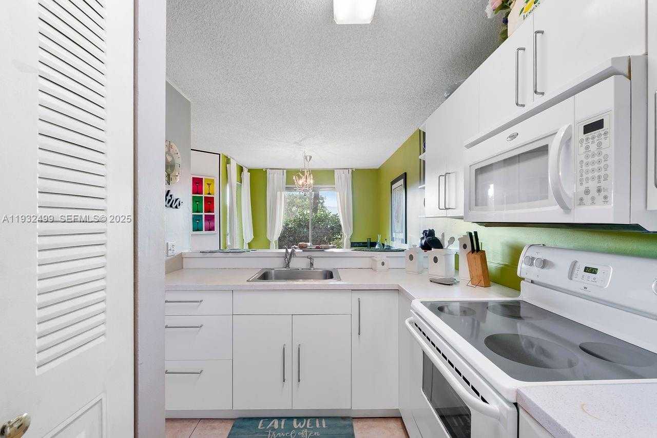 Small Image of 929 CORAL CLUB DR #929, Coral Springs Number 8