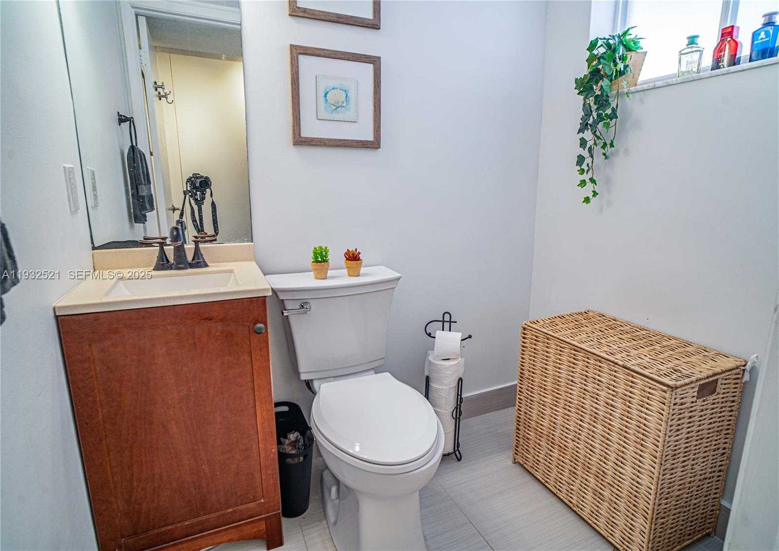 Small Image of 6801 HARDING AVE #301, Miami Beach Number 15