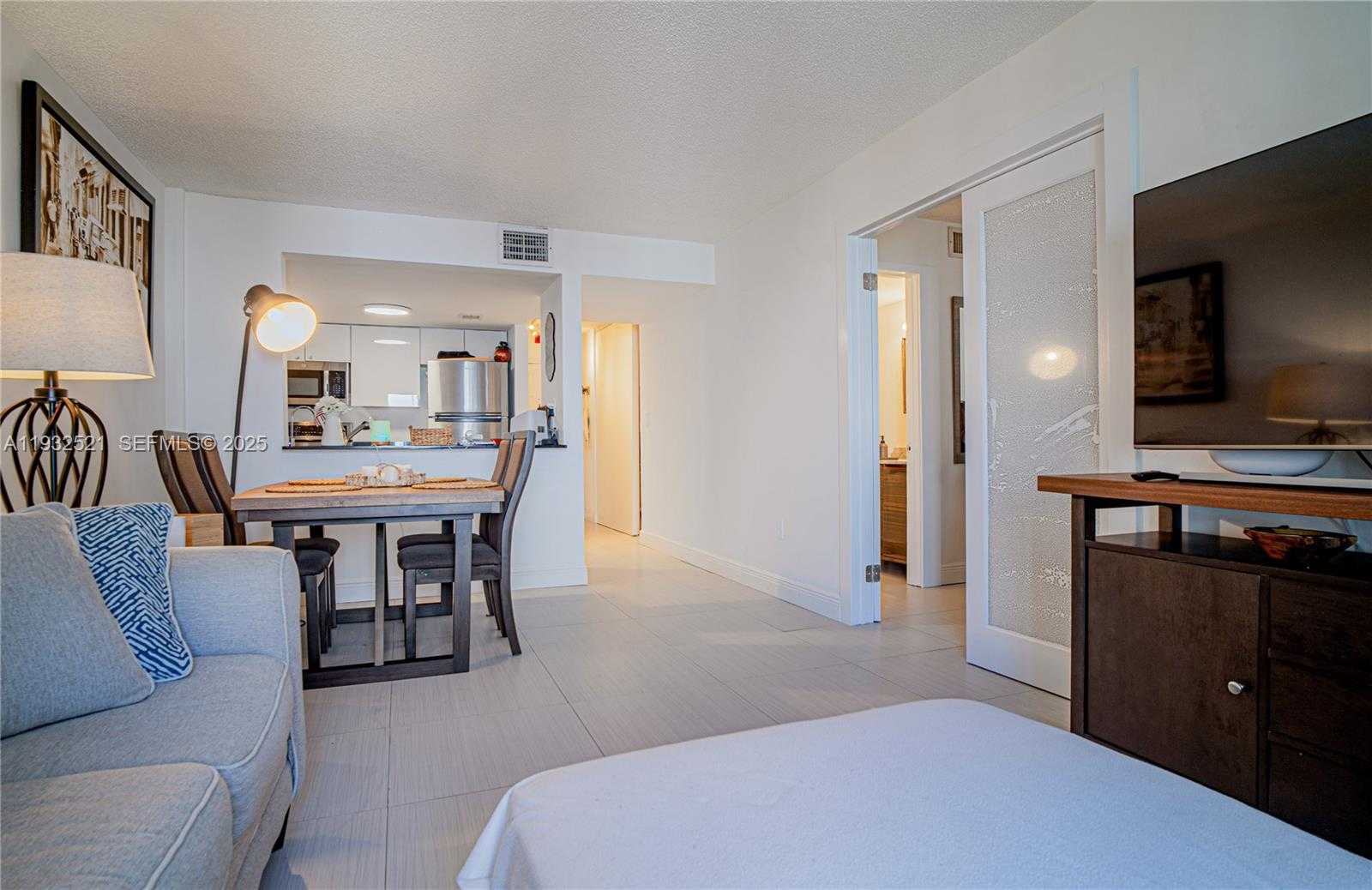 Small Image of 6801 HARDING AVE #301, Miami Beach Number 2