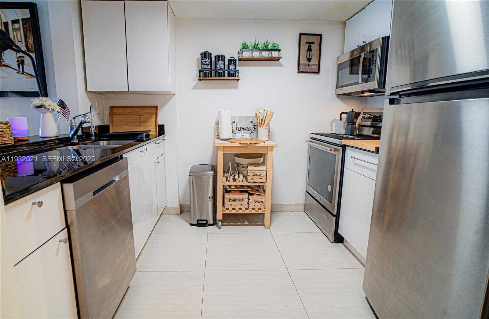 Small Image of 6801 HARDING AVE #301, Miami Beach Number 5