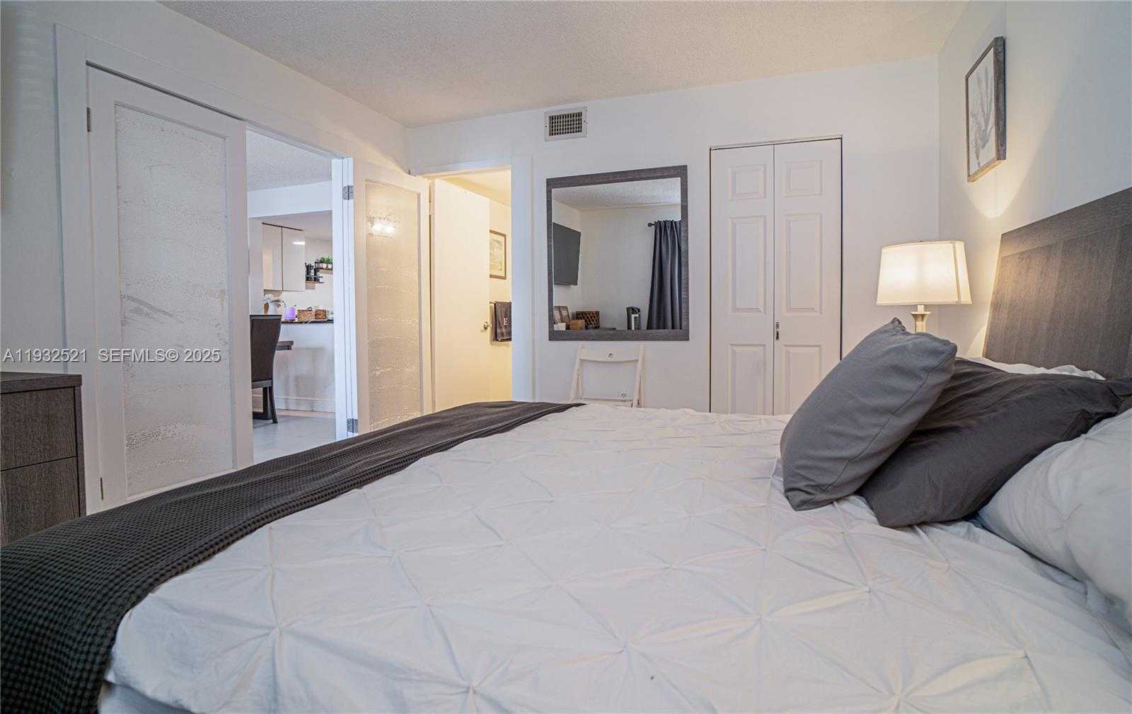 Small Image of 6801 HARDING AVE #301, Miami Beach Number 7