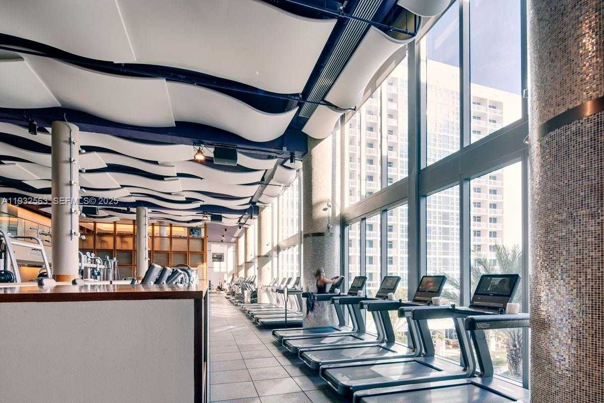 Small Image of 6899 COLLINS AVE #1008, Miami Beach Number 15