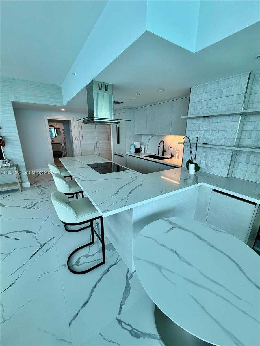 Small Image of 6899 COLLINS AVE #1008, Miami Beach Number 2