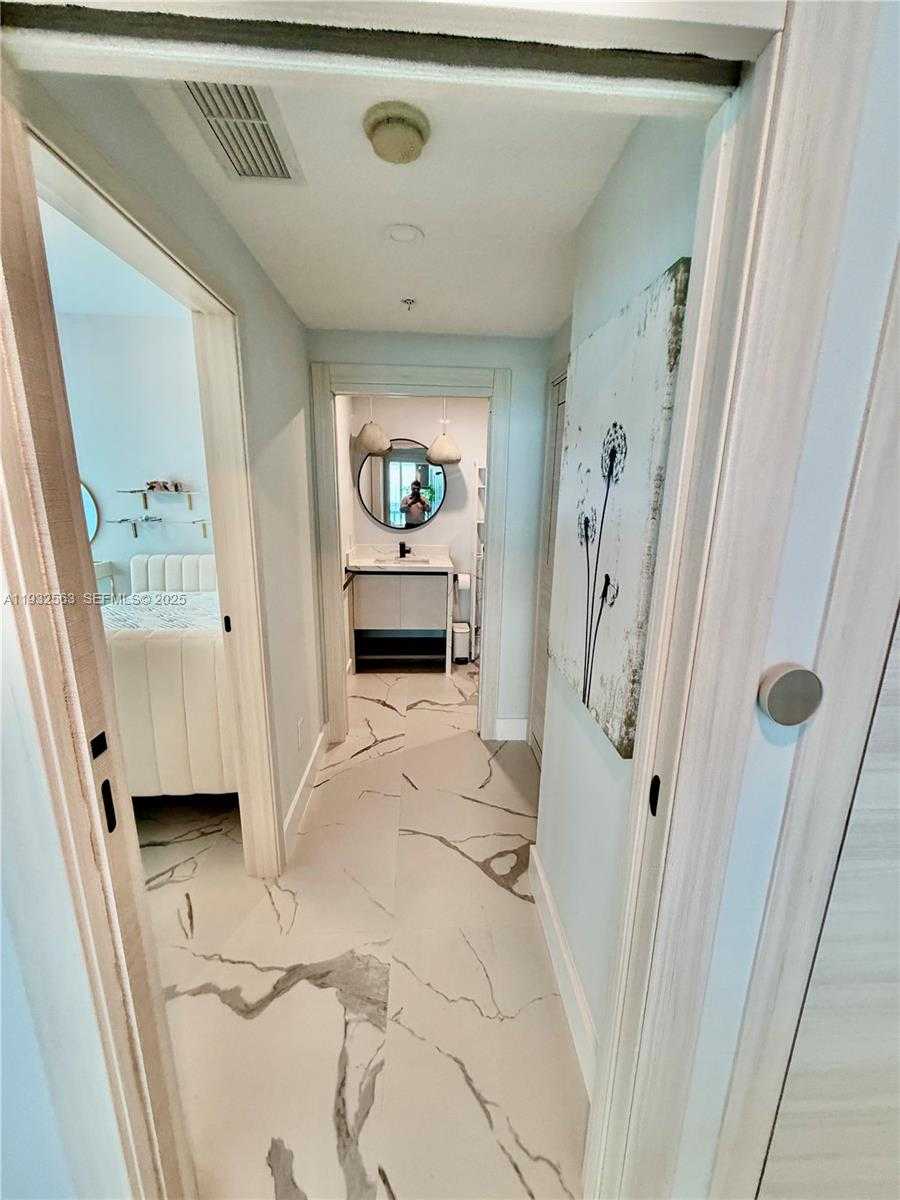 Small Image of 6899 COLLINS AVE #1008, Miami Beach Number 4